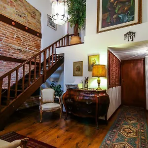 https://al-cortiletto.catania-hotels.net