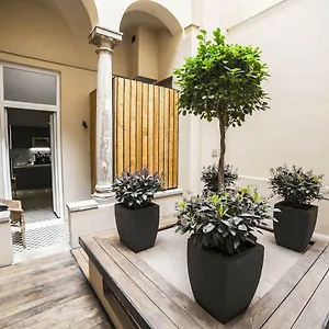 https://suitelifetrevi-rome.it-romehotels.com